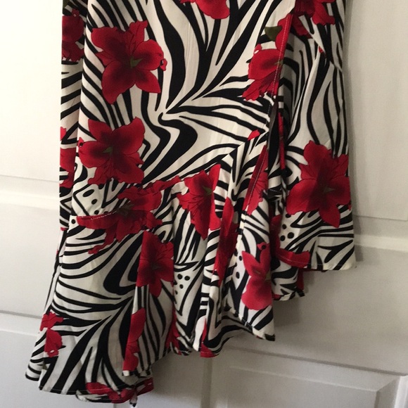 Asyemtrical  skirt w tag - Picture 3 of 5